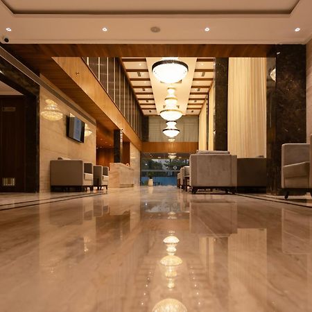 Icon Grand Hotel By Bhagini Bangalore Exteriör bild