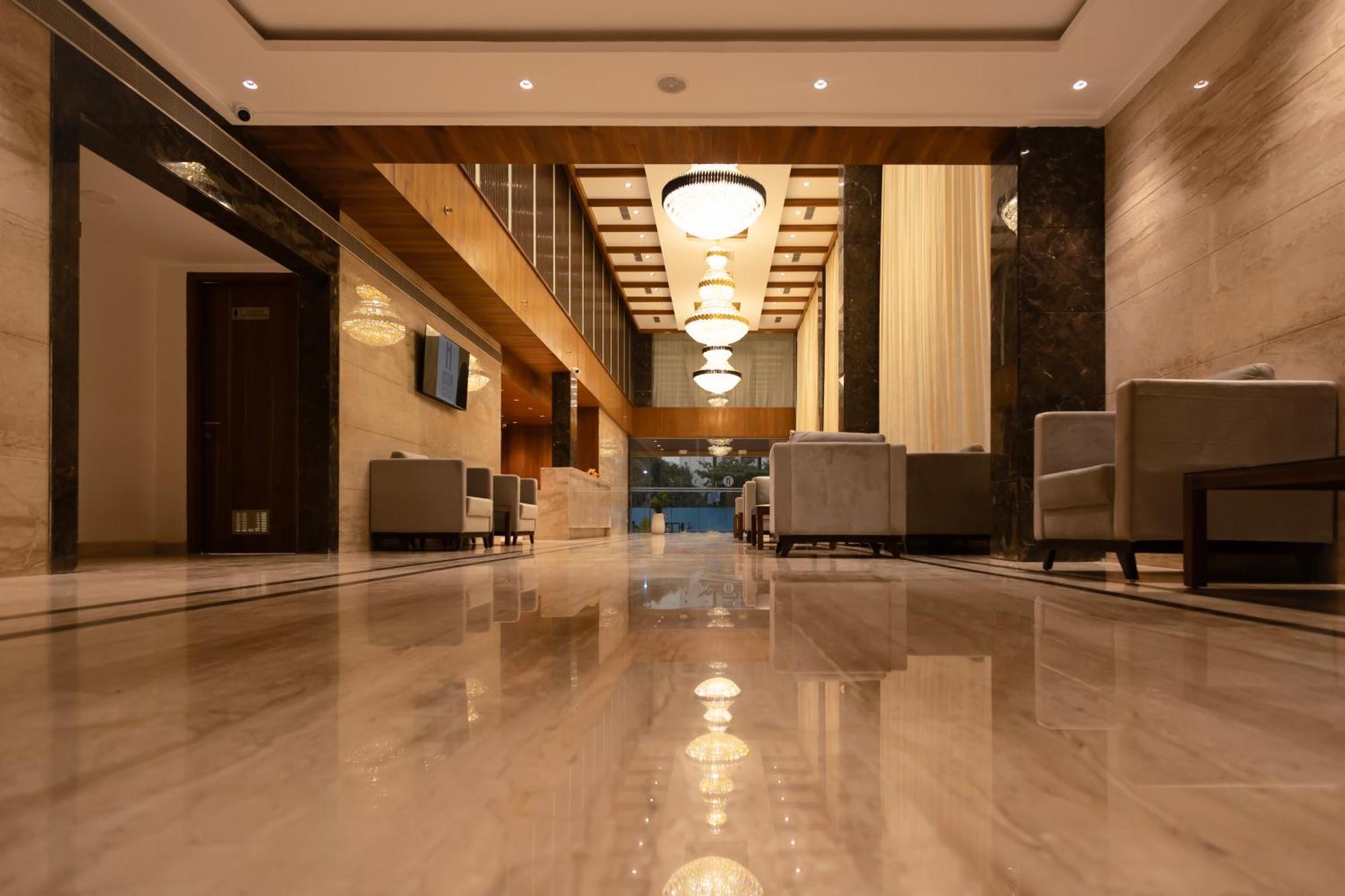 Icon Grand Hotel By Bhagini Bangalore Exteriör bild