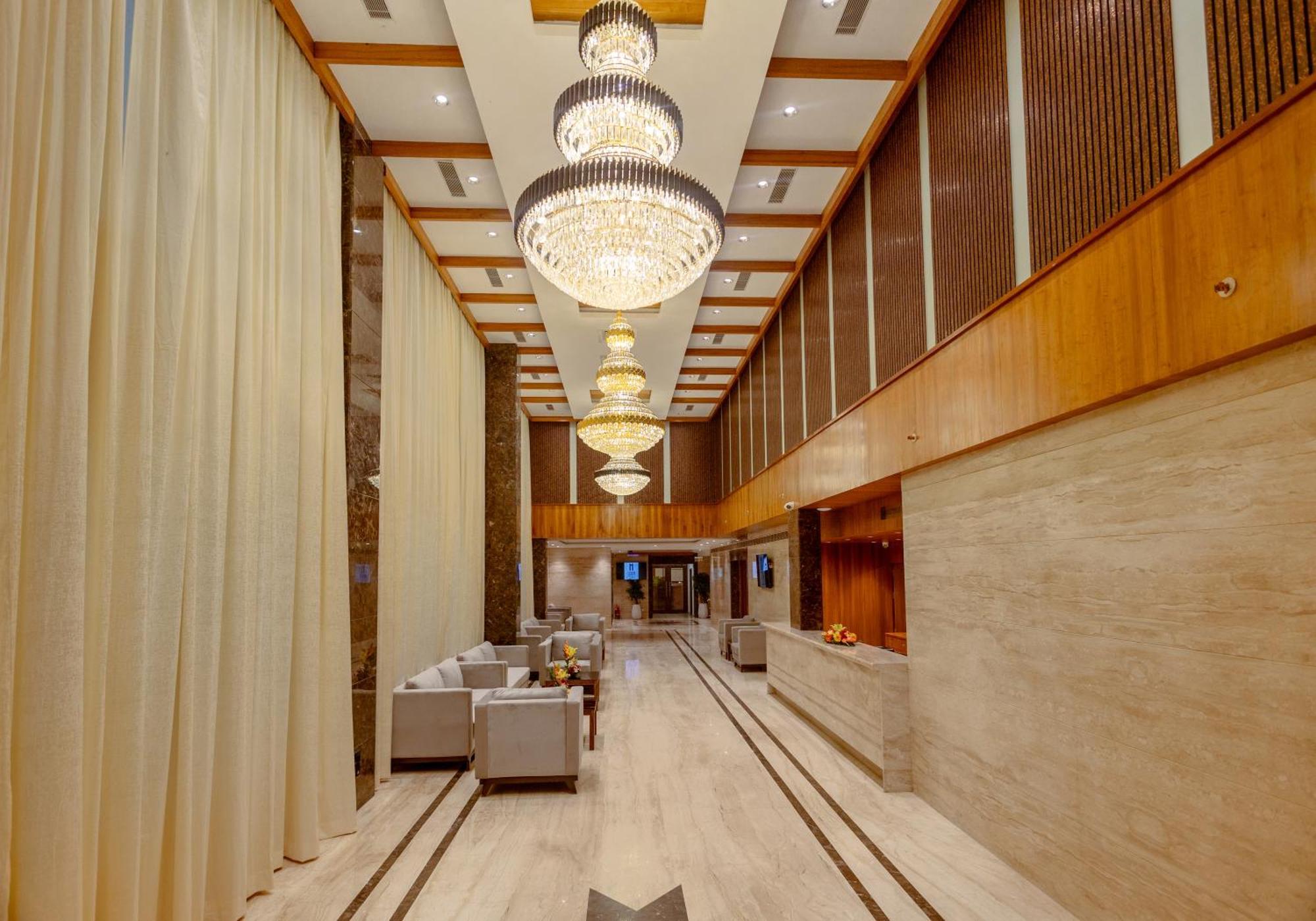 Icon Grand Hotel By Bhagini Bangalore Exteriör bild