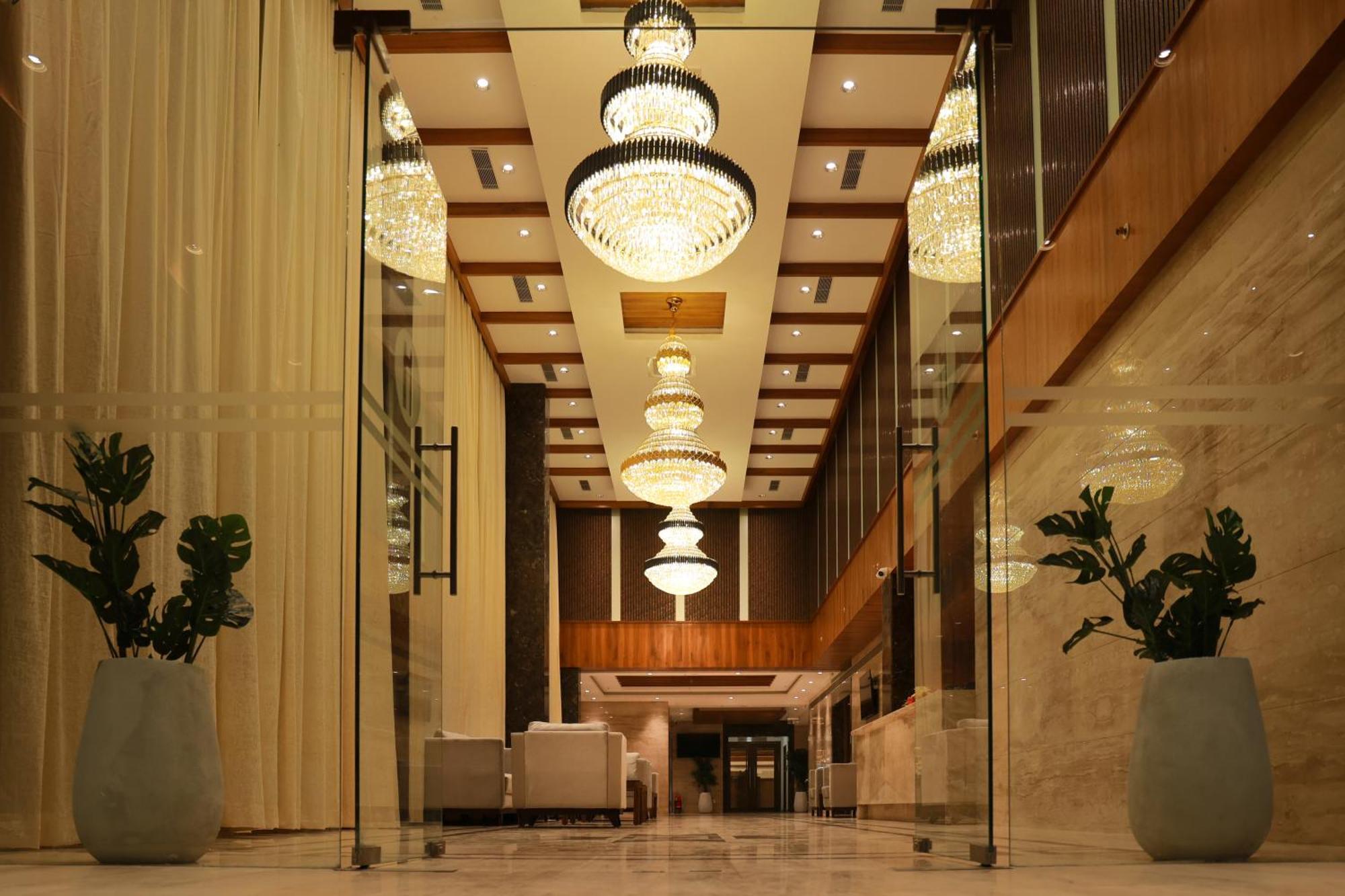Icon Grand Hotel By Bhagini Bangalore Exteriör bild