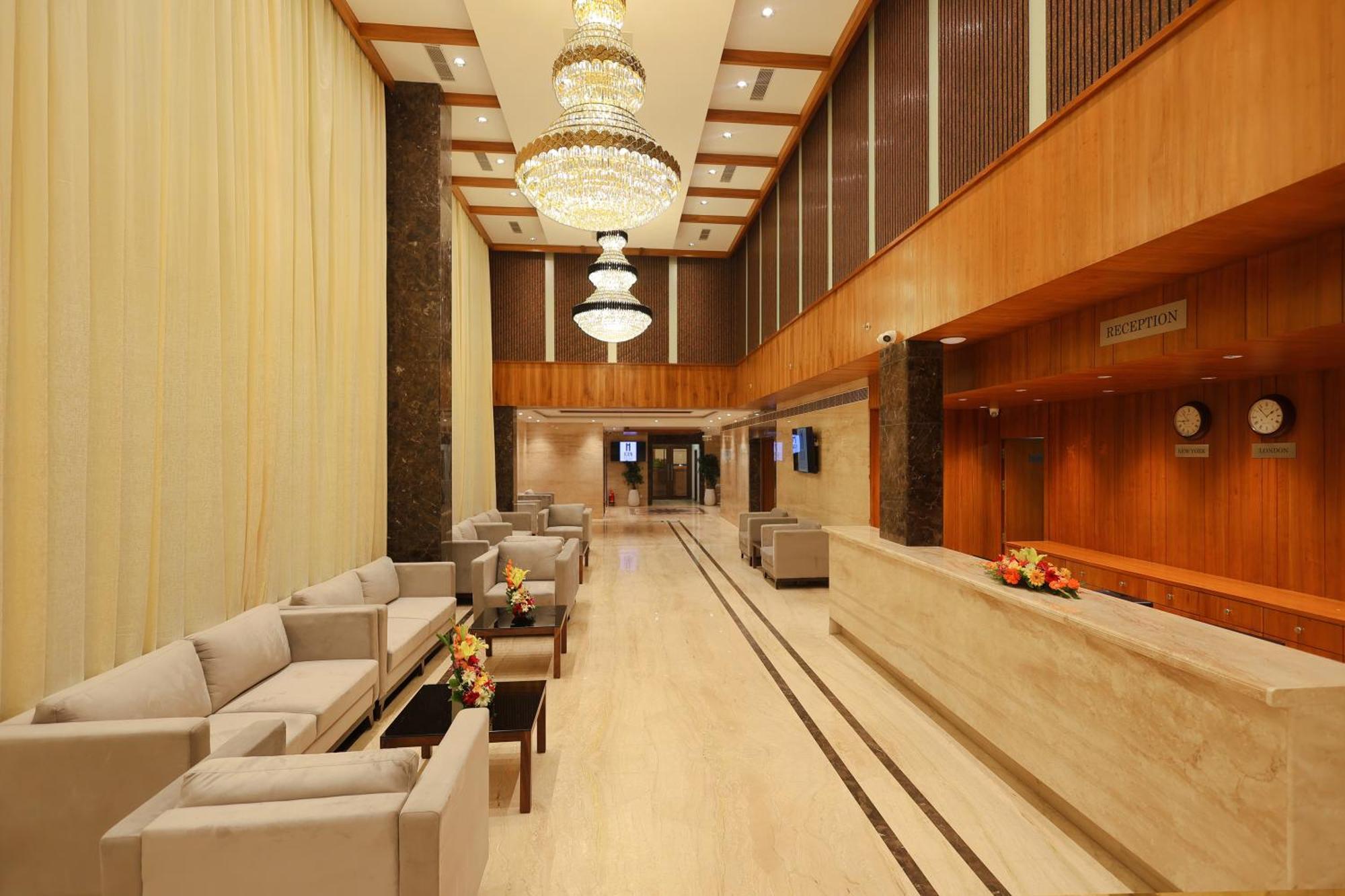 Icon Grand Hotel By Bhagini Bangalore Exteriör bild
