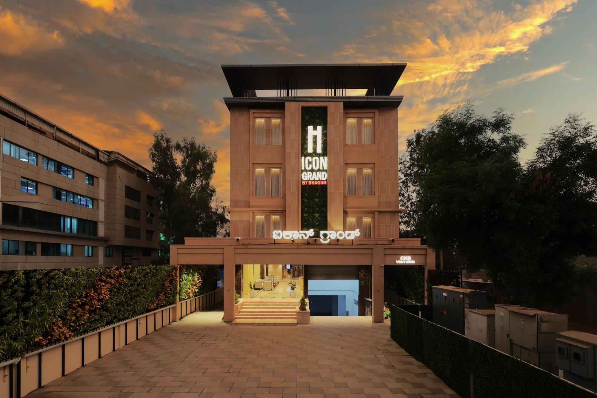Icon Grand Hotel By Bhagini Bangalore Exteriör bild