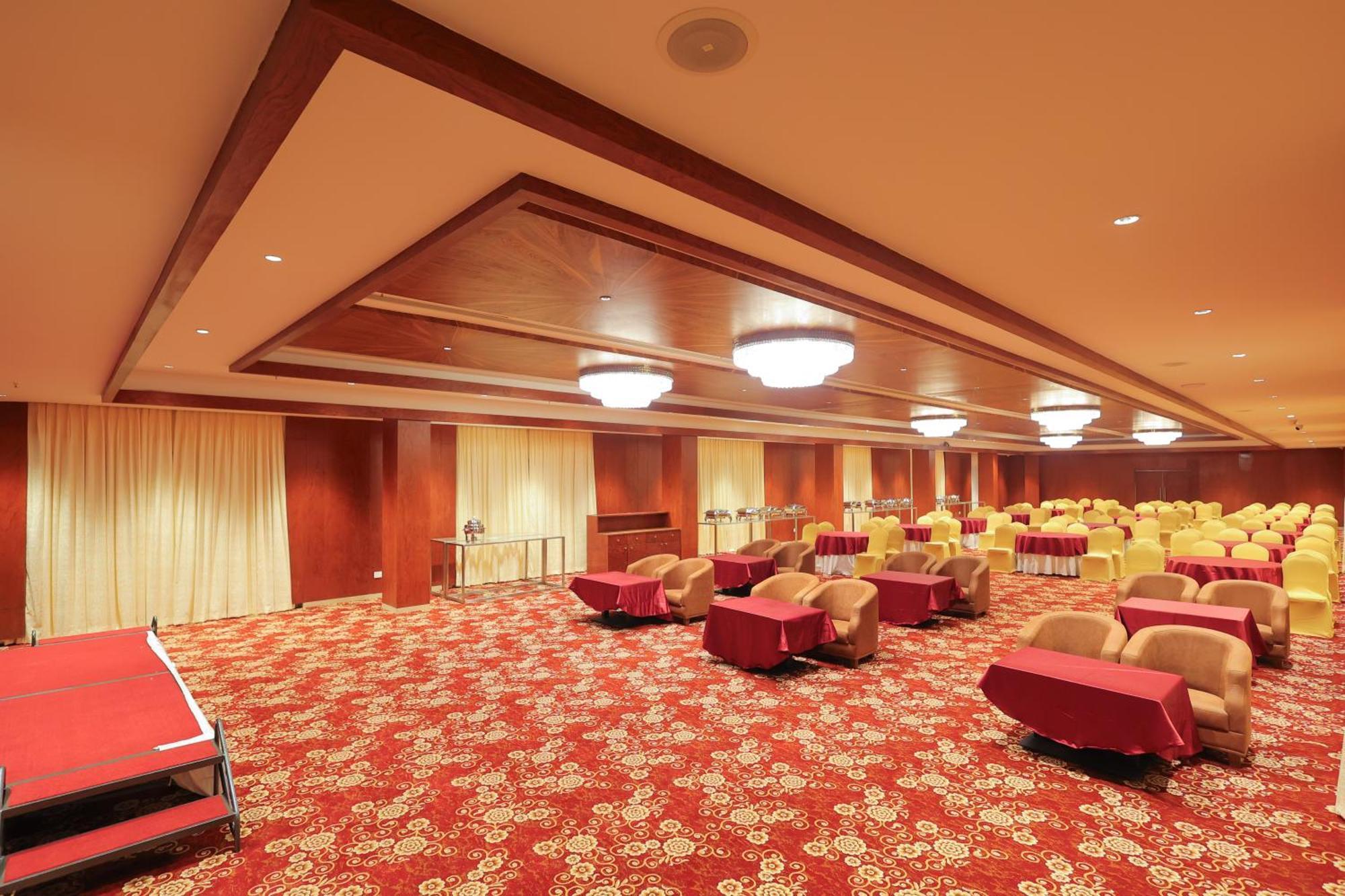 Icon Grand Hotel By Bhagini Bangalore Exteriör bild