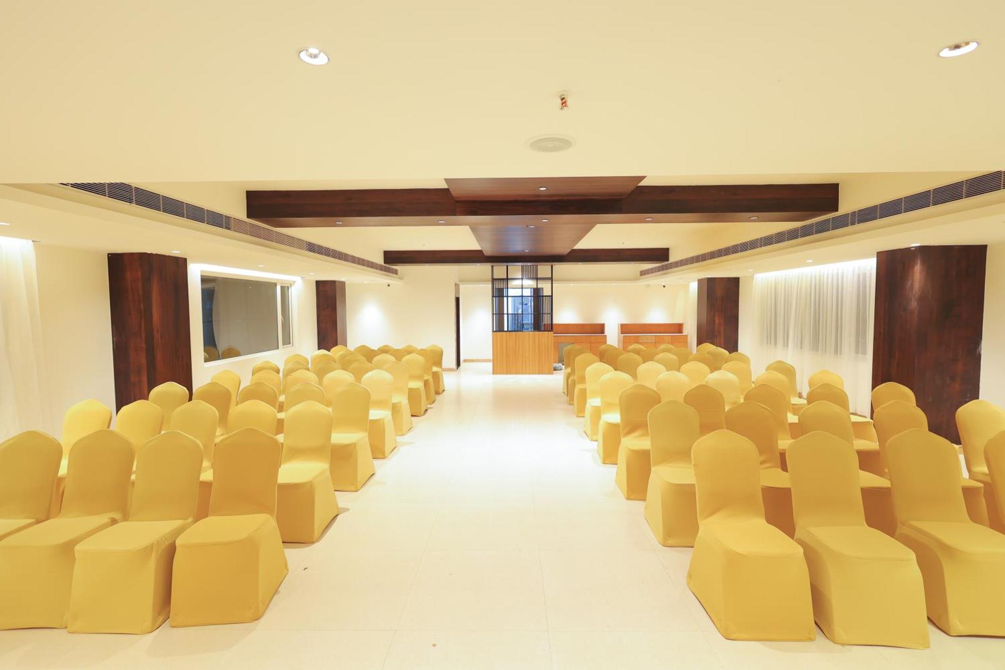 Icon Grand Hotel By Bhagini Bangalore Exteriör bild