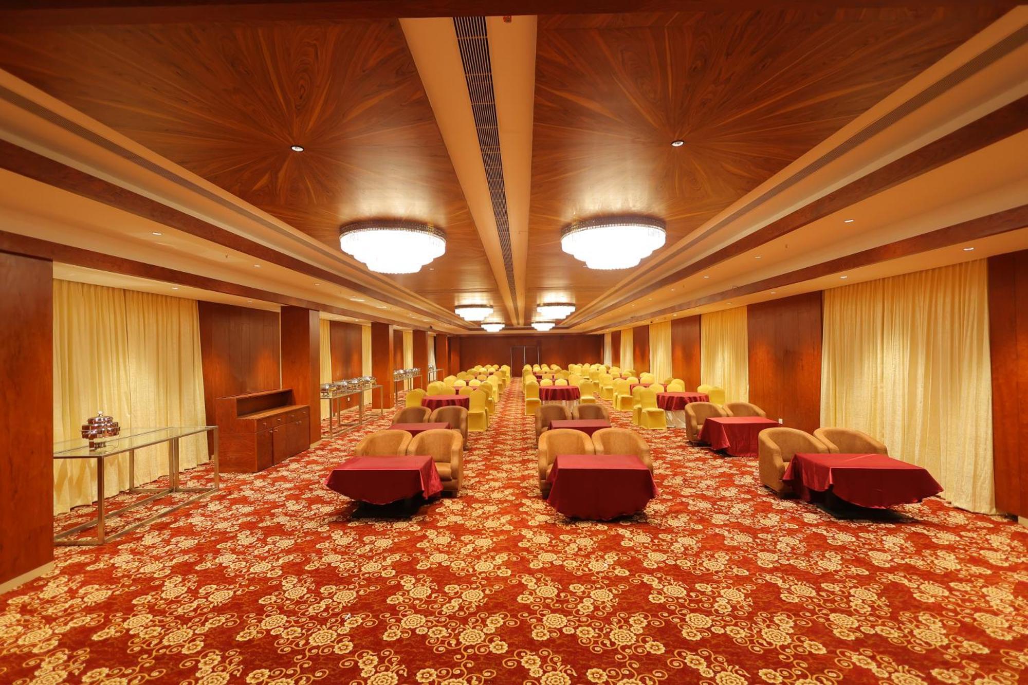 Icon Grand Hotel By Bhagini Bangalore Exteriör bild