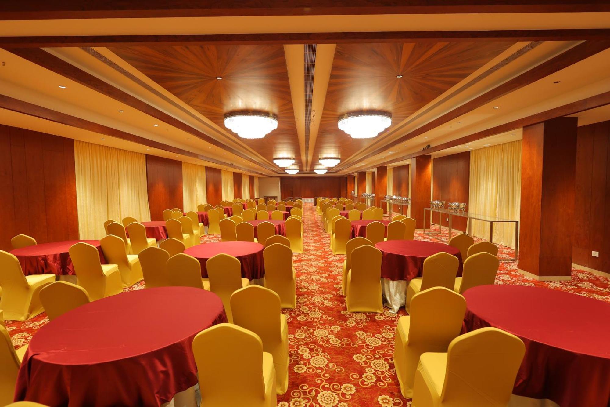 Icon Grand Hotel By Bhagini Bangalore Exteriör bild