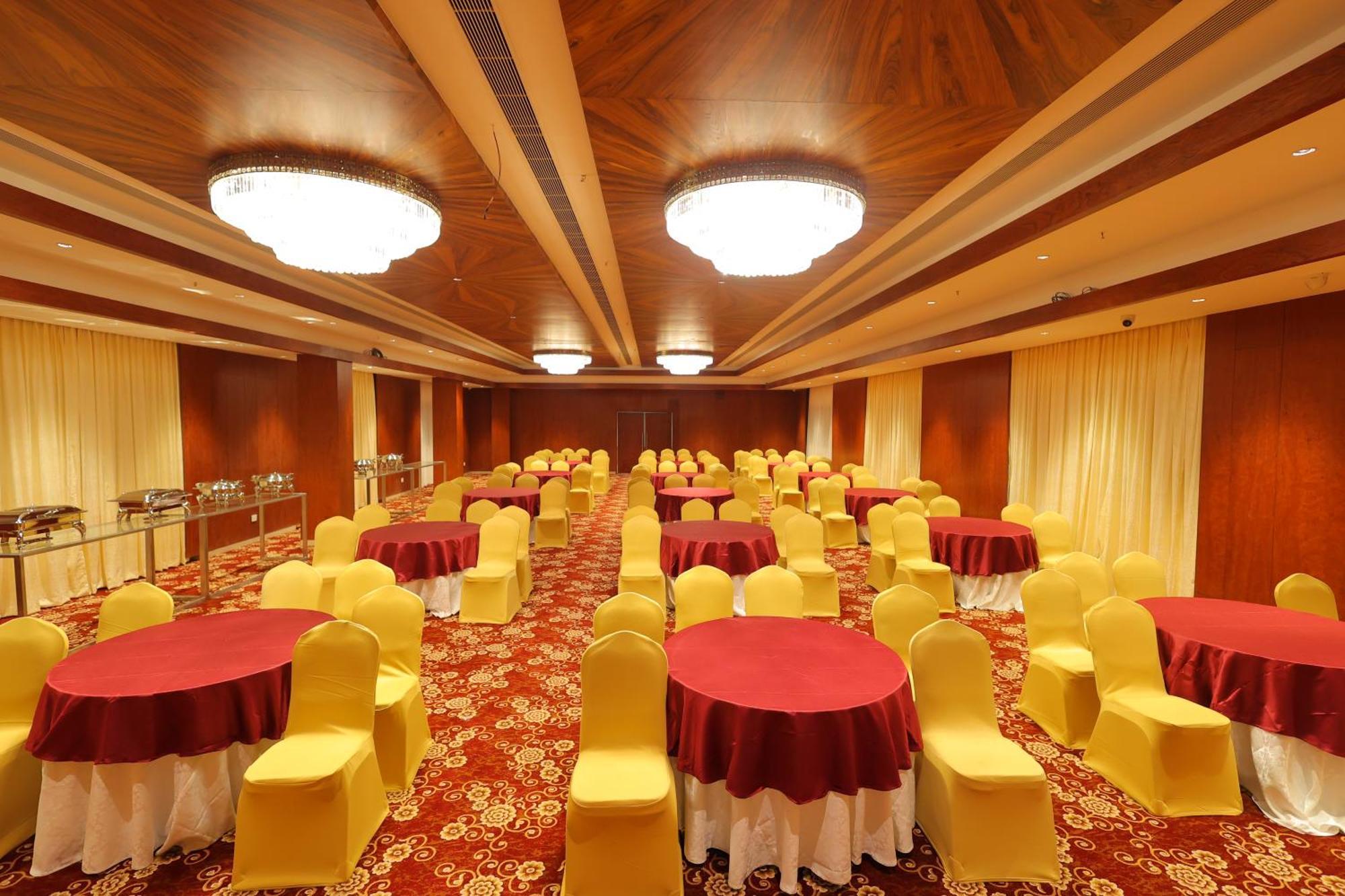 Icon Grand Hotel By Bhagini Bangalore Exteriör bild