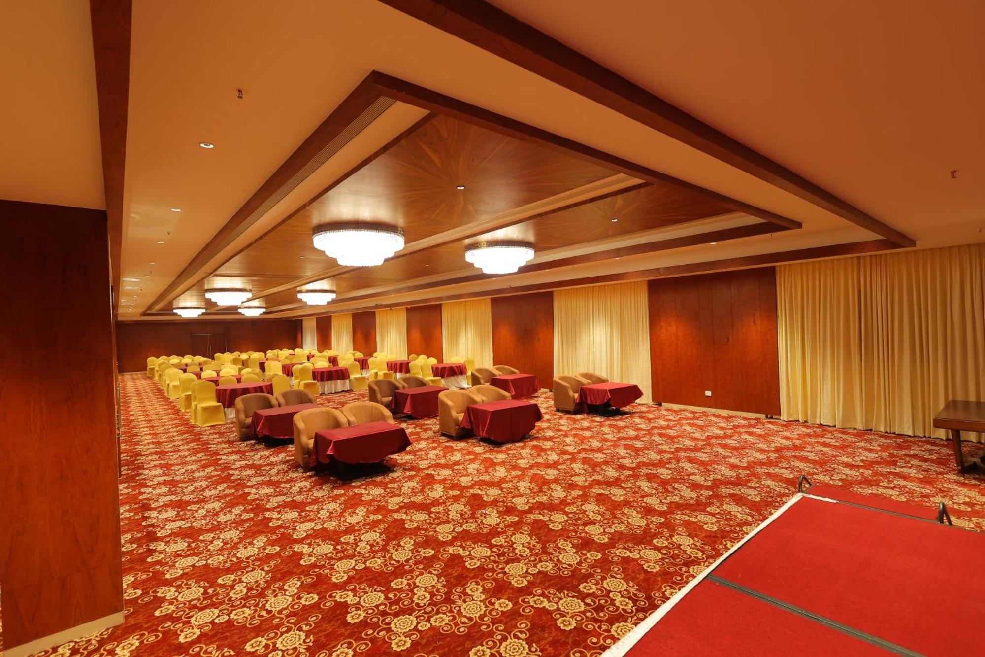 Icon Grand Hotel By Bhagini Bangalore Exteriör bild
