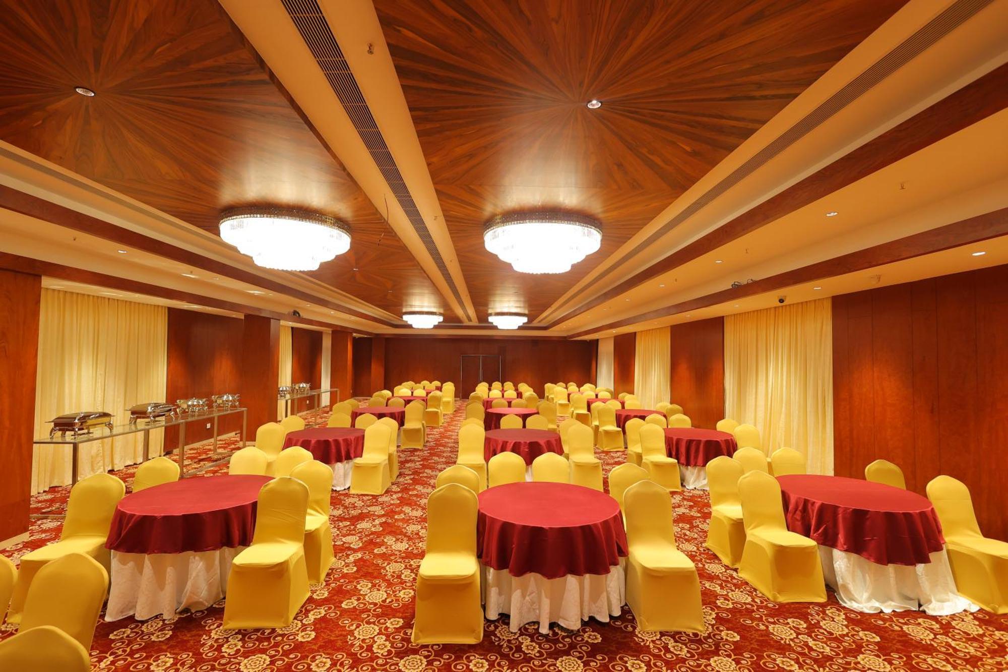 Icon Grand Hotel By Bhagini Bangalore Exteriör bild