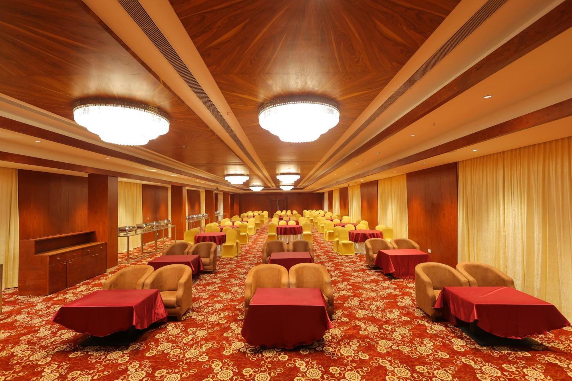 Icon Grand Hotel By Bhagini Bangalore Exteriör bild