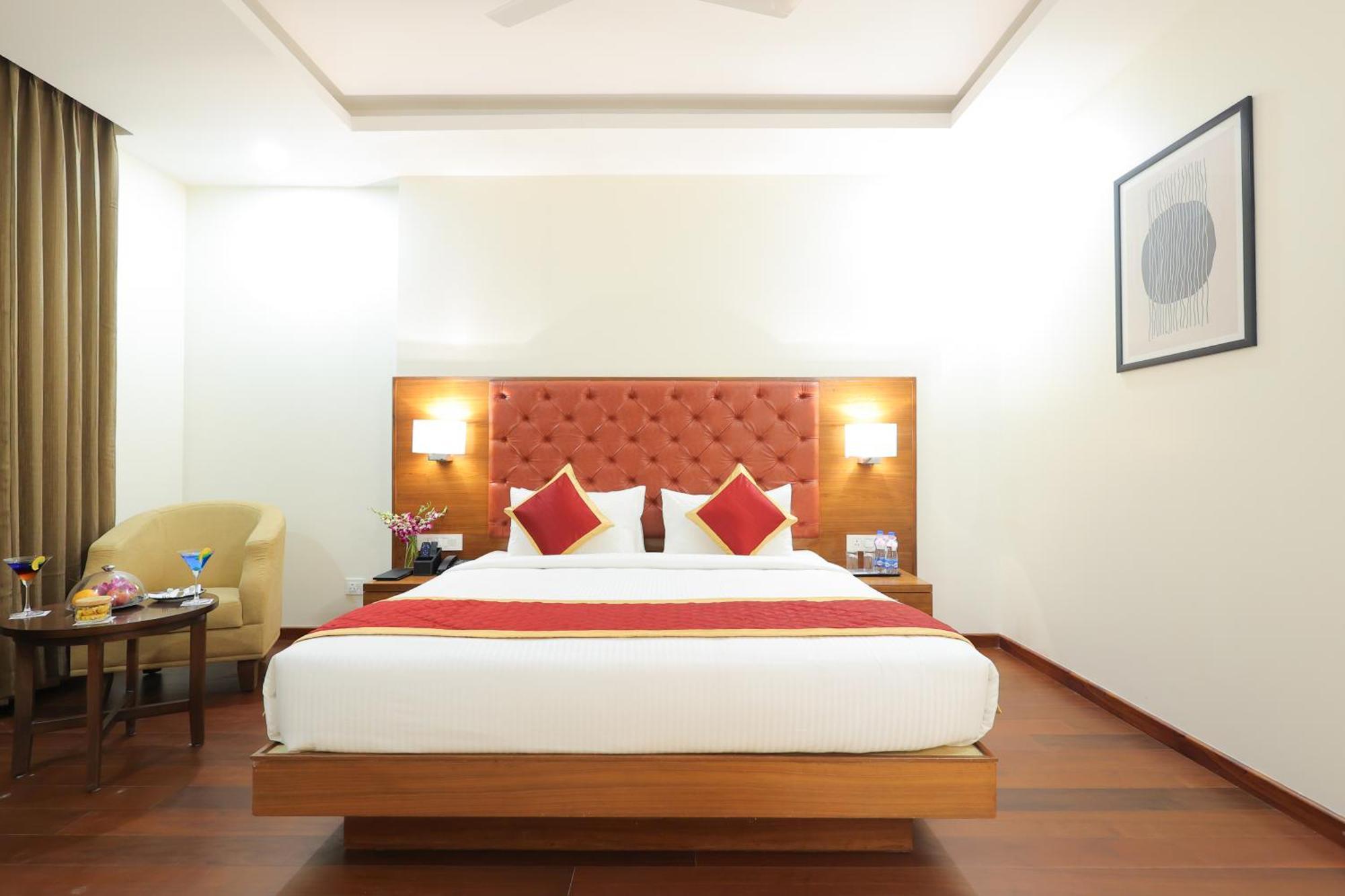 Icon Grand Hotel By Bhagini Bangalore Exteriör bild