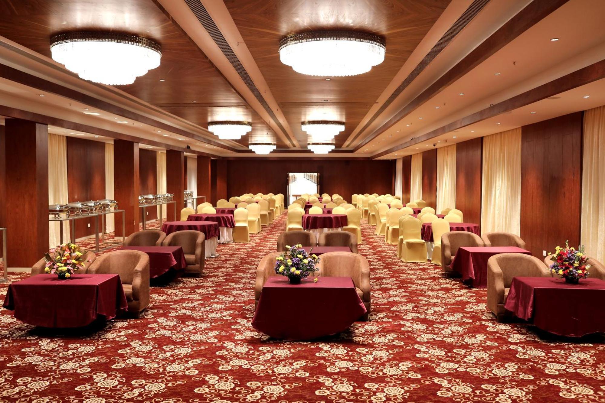 Icon Grand Hotel By Bhagini Bangalore Exteriör bild