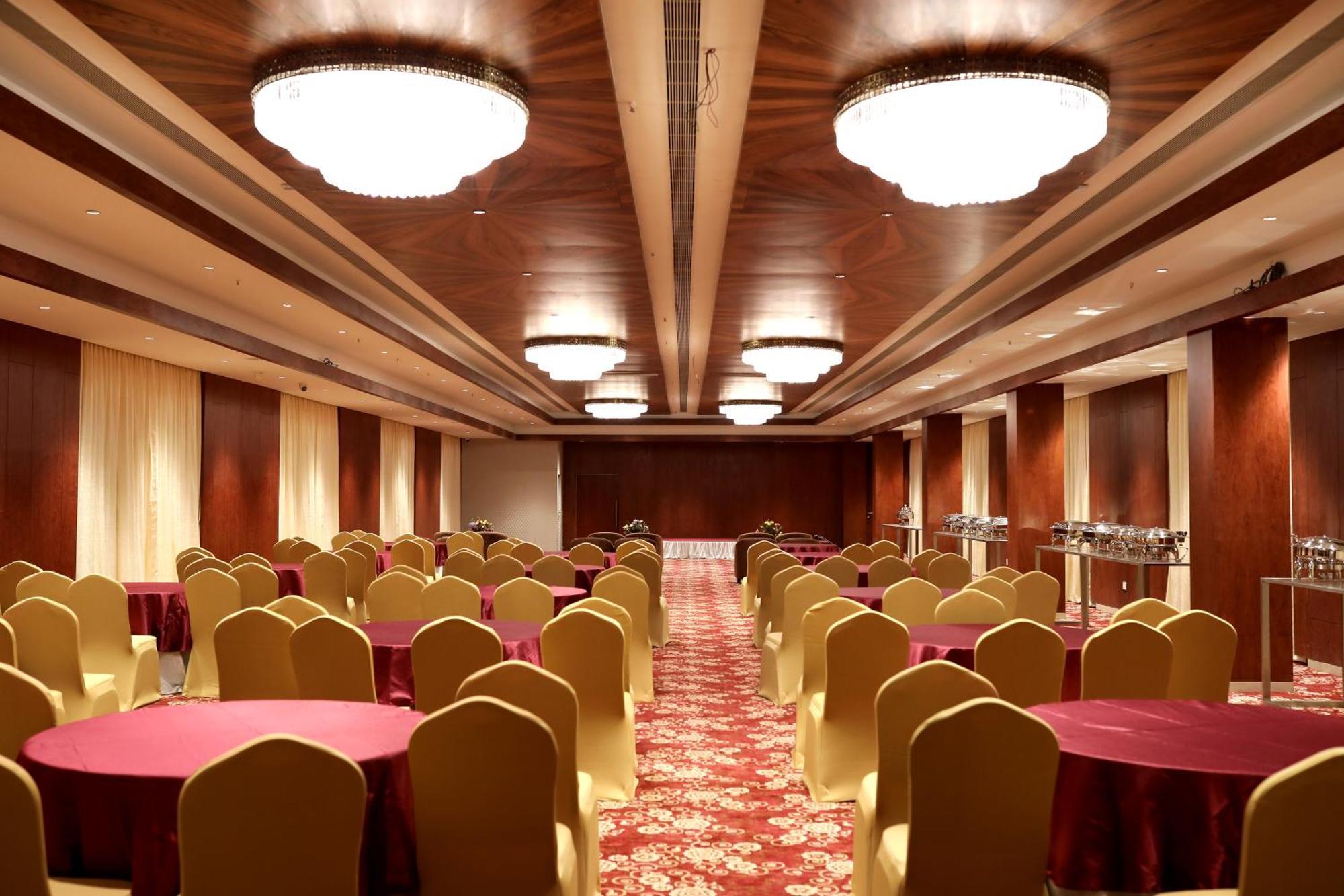 Icon Grand Hotel By Bhagini Bangalore Exteriör bild
