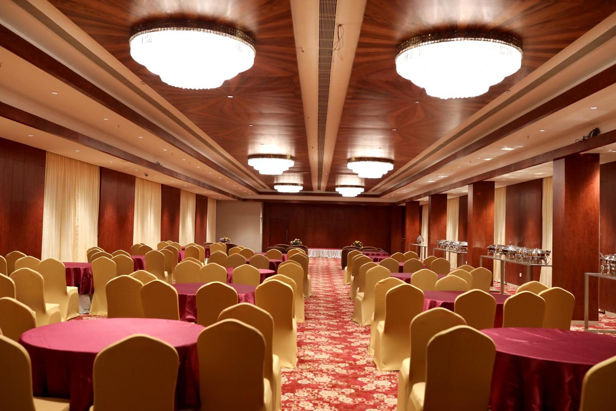 Icon Grand Hotel By Bhagini Bangalore Exteriör bild