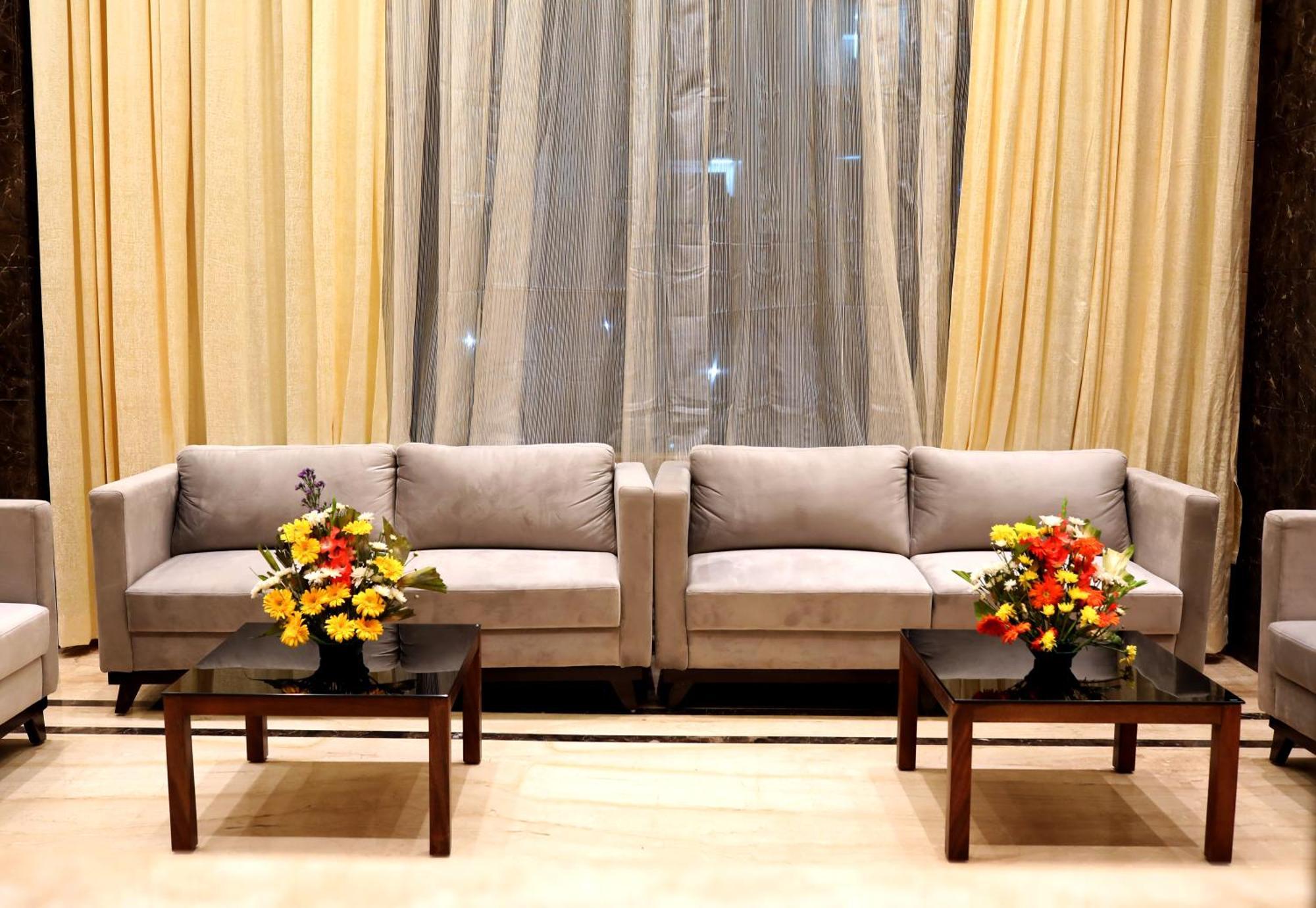 Icon Grand Hotel By Bhagini Bangalore Exteriör bild