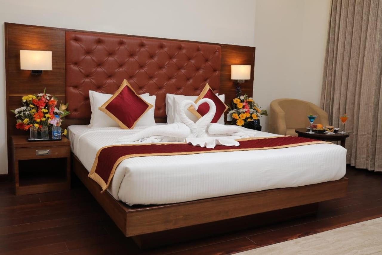 Icon Grand Hotel By Bhagini Bangalore Exteriör bild
