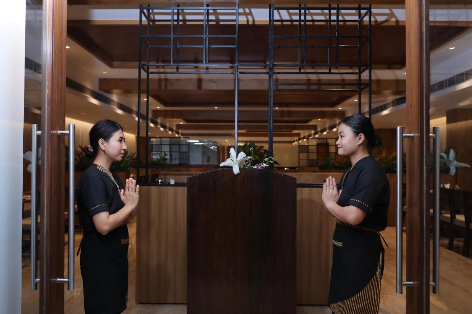 Icon Grand Hotel By Bhagini Bangalore Exteriör bild